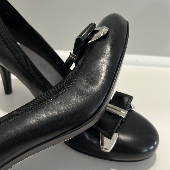 Stuart Weitzman Rounded Toe Leather Black Heels - Picture 14 of 16